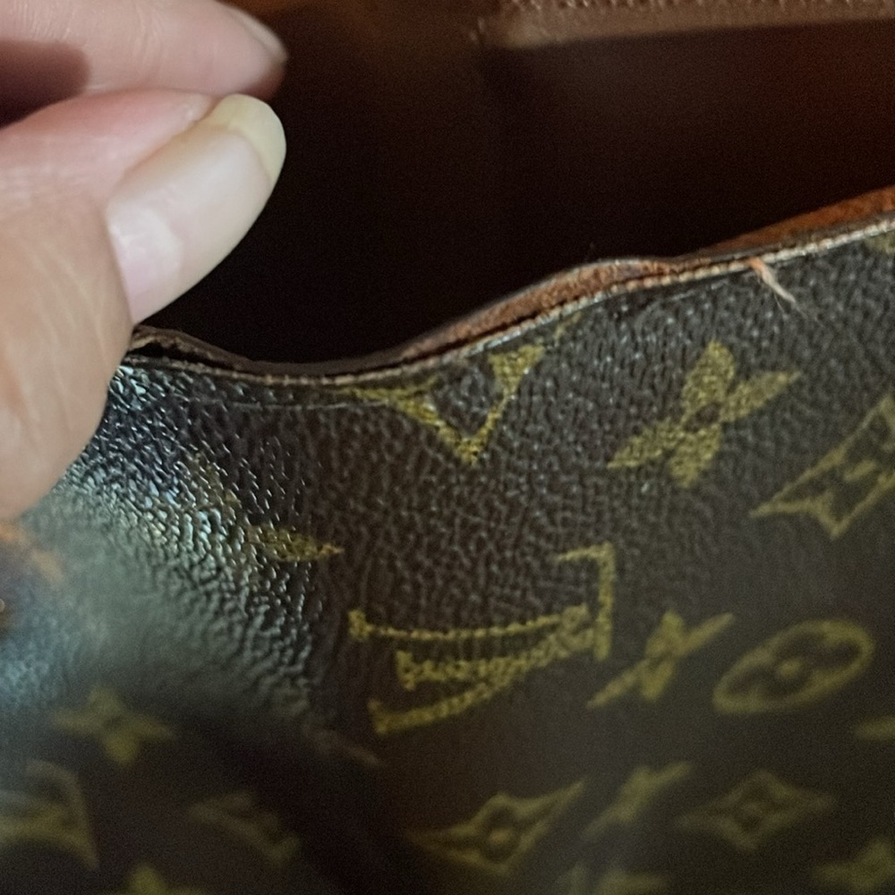 Louis Vuitton trifold passport wallet in monogram - Picture 11 of 11